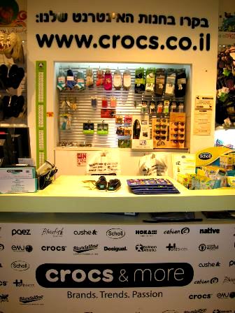 CROCS & MORE -    